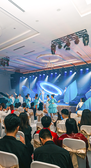 Tiệc Cưới Trong Nhà Sang Trọng